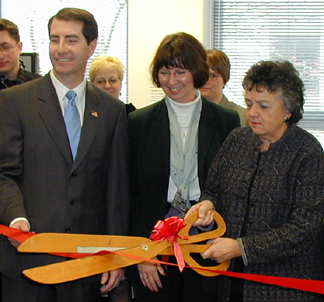 Waukesha County Executive Daniel Finley and Shirley Abrahamson cuts the ribbon at the Waukesha County Family Court Self-help Center.